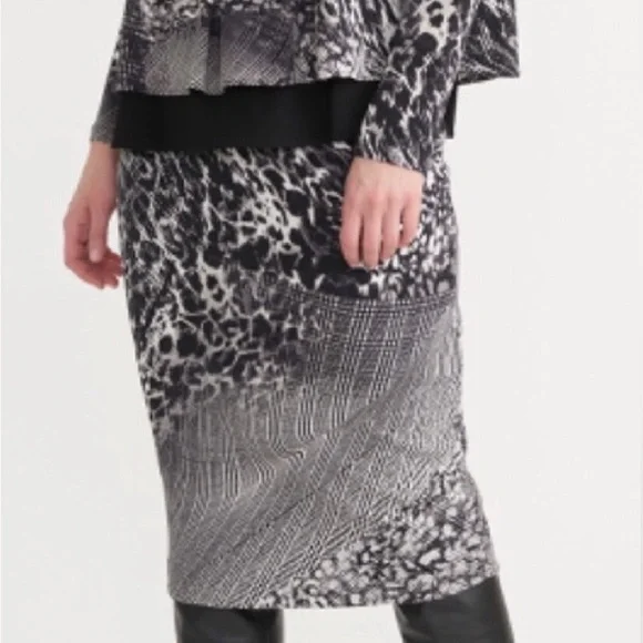 Joseph Ribkoff Stretch Pattern Skirt Size 8 - Picture 7 of 7